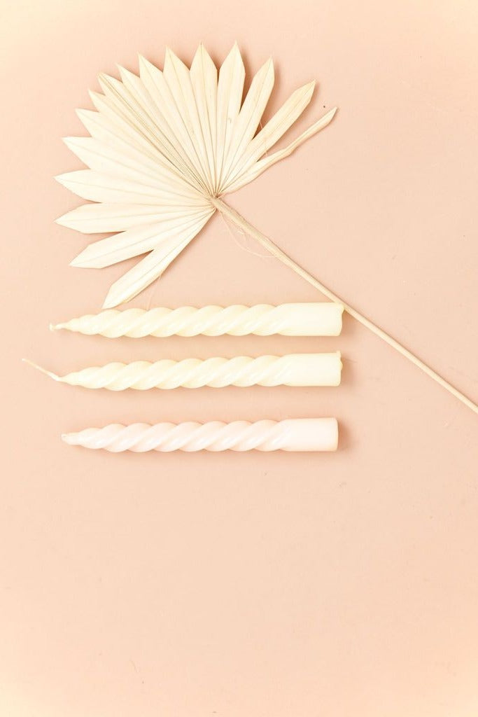 Set of spiral candles in light vanilla